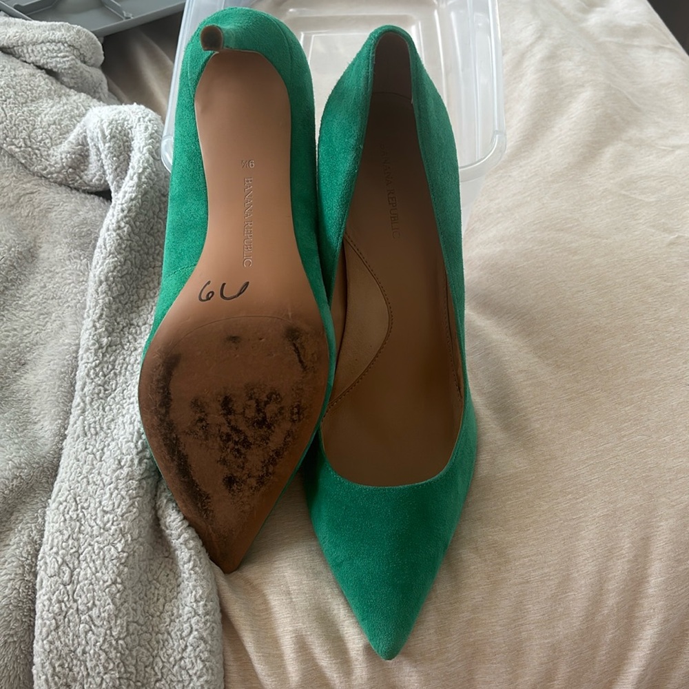 New Banana Republic Madison 12hr Green Suede Leather Pointed Toe Pumps Size 9.5